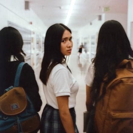 NIKI Relives Teenage Love On New Song “High School In Jakarta” .